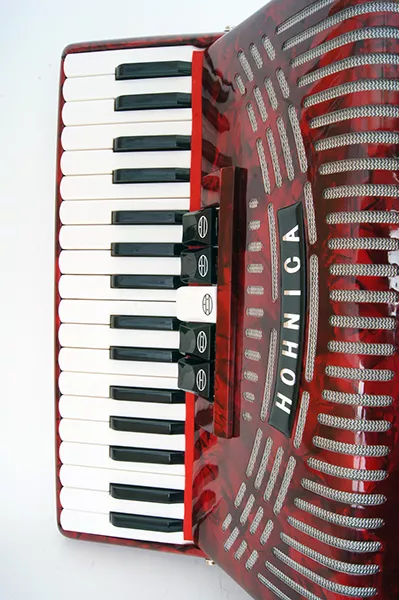 A1622 (1305) Hohnica 72 Аккордеон, красный, Hohner