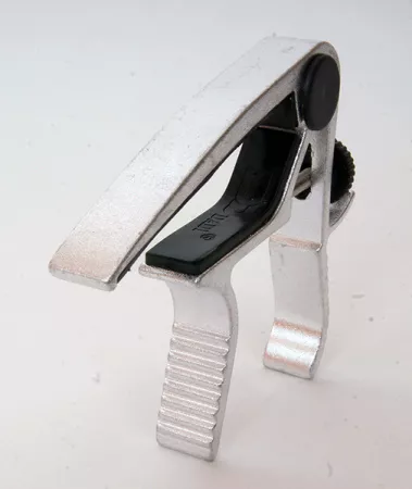 GP004F Каподастр гитарный, для круглого грифа, DADI