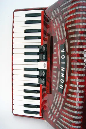 A1622 (1305) Hohnica 72 Аккордеон, красный, Hohner