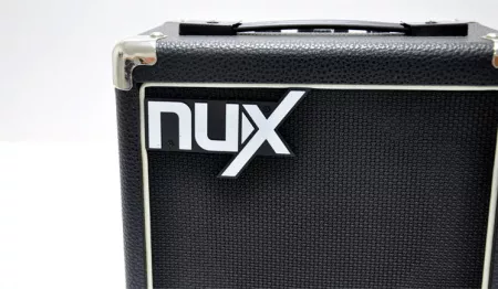 Mighty-8 Цифровой гитарный комбоусилитель Nux Cherub