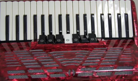 37K96B 7/2 Аккордеон Ritmuller Аккордеон, 37 клавиш, 96 басов, 7 регистров Ritmuller