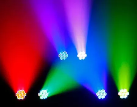 Вращающаяся голова Wash, RGBW, LED 7x40Вт, LFocus, BR-740PE