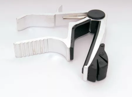 GP004HF Каподастр для акустической гитары с держателем медиатора, Dadi