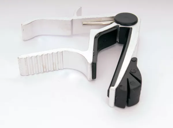 GP004HF Каподастр для акустической гитары с держателем медиатора, Dadi