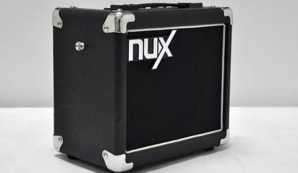 Mighty-8 Цифровой гитарный комбоусилитель Nux Cherub