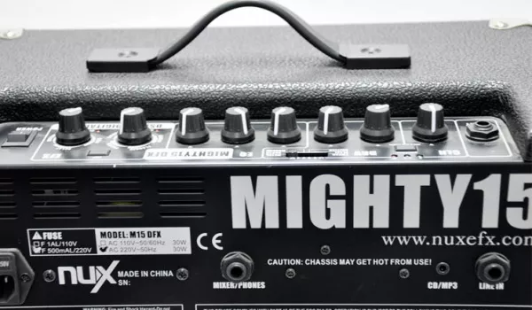 Mighty-15 Цифровой гитарный комбоусилитель Nux Cherub
