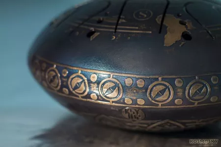 KSY.22.C.e2 Глюкофон 22см, гравировка «Компас», полукруглые лепестки, Kosmosky